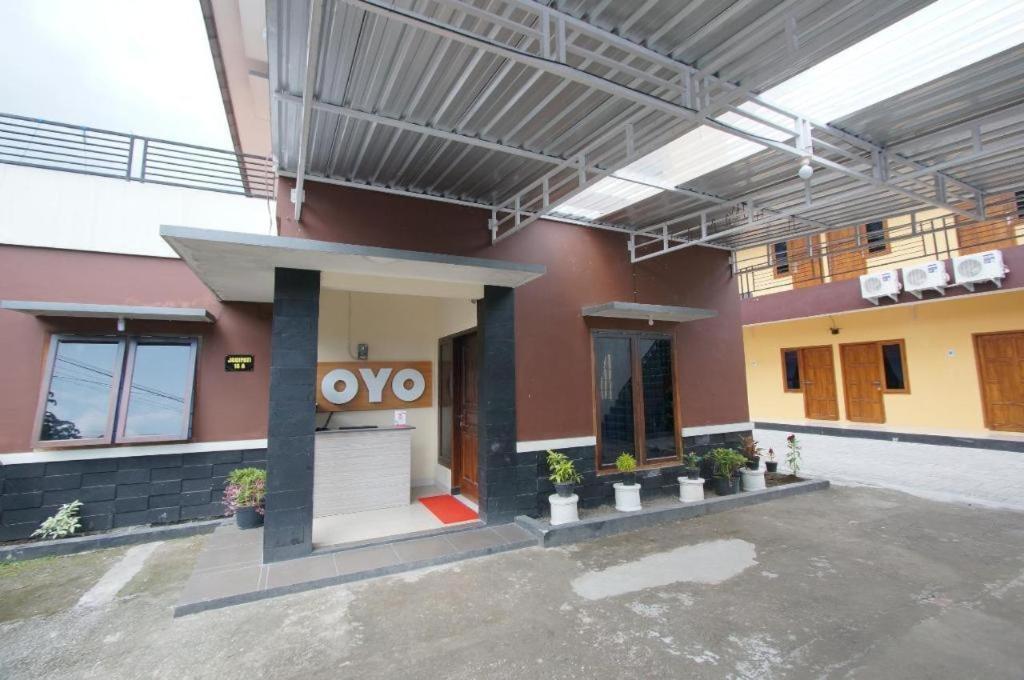 โอโย 347 บายัง บราเดอร์ เกสต์เฮาส์ Maguwo ภายนอก รูปภาพ